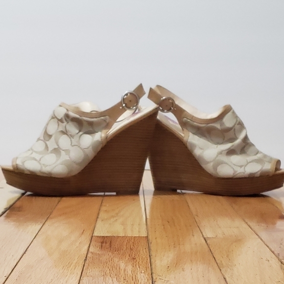 Coach Janet Sandals - Picture 4 of 7